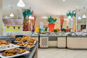 Free daily buffet breakfast