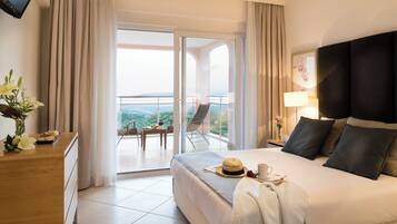 In-room safe, soundproofing, iron/ironing board, free WiFi