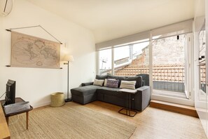 Apartment | Living area - Galerias Haute Couture Nightlife Flat (Porto)