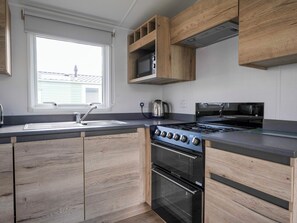 Cookware/dishes/utensils