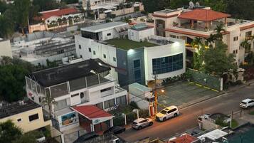 Habitación, 1 habitación, accesible para personas con discapacidad, balcón | Piscina | Una piscina cubierta