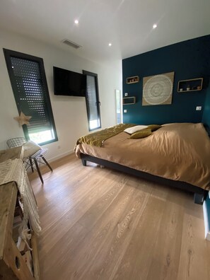 4 bedrooms, iron/ironing board, travel crib, free WiFi