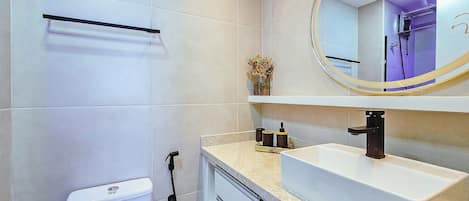 スタジオ | バスルーム | 石鹸、トイレットペーパー