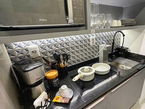 Honeymoon Studio | Dapur peribadi | Peti sejuk, ketuhar gelombang mikro, dapur