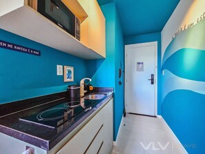 Studio | Cuisine privée | Réfrigérateur, four à micro-ondes, surface de cuisson