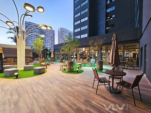 تناول الطعام بالخارج