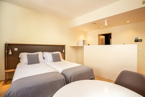 Apartment | 1 bedroom, iron/ironing board