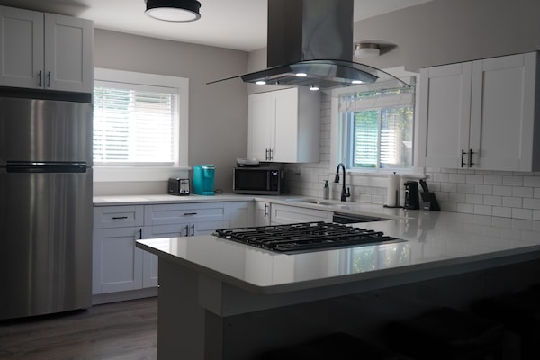 Frigorifero, microonde, forno, piano cottura