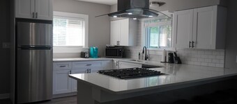 Charming 2-bedroom cottage with AC, WiFi in brilliant Atlanta