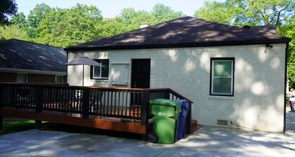 Charming 2-bedroom cottage with AC, WiFi in brilliant Atlanta