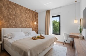 4 habitaciones, tabla de planchar con plancha, wifi y ropa de cama 