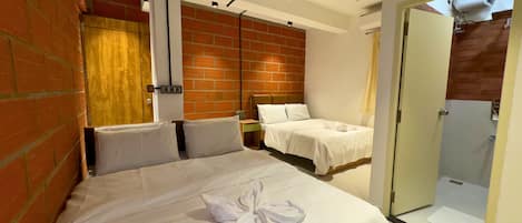 2 dormitorios, tabla de planchar con plancha, wifi y ropa de cama