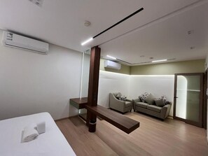 Apartemen Klasik | Area keluarga | TV layar datar