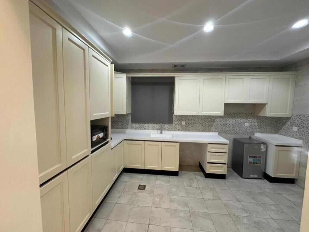 Junior Apartment, Balcony | Private kitchen | Microwave, electric kettle, cookware/dishes/utensils