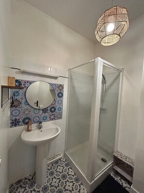 Shower, hair dryer, towels, soap