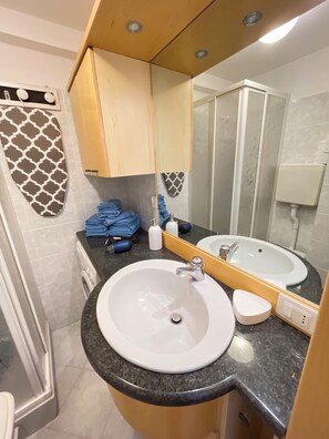 Bathroom - Ferraretto cosy studio for 2 in Rapallo (Rapallo)