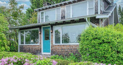 Charming 3BR, 2.5BA home with access to Merriconeag Sound