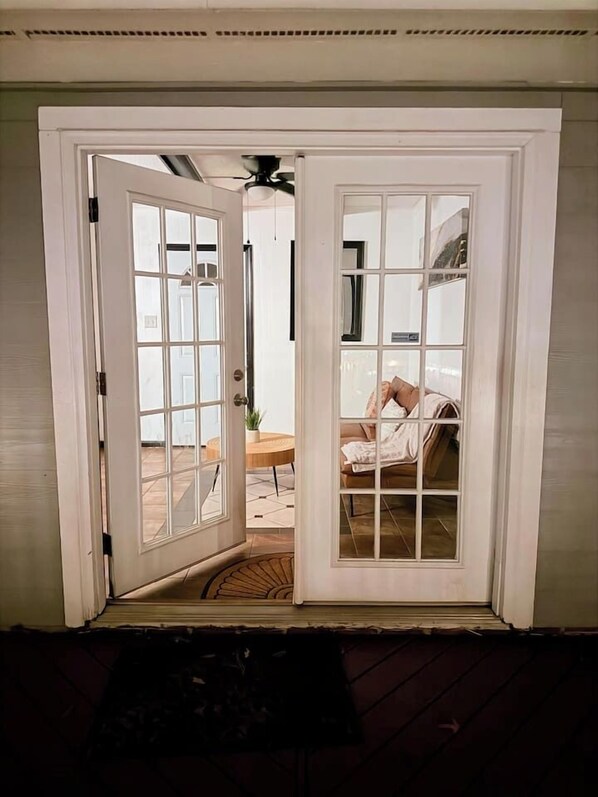 Interior - Private Room | 2 Beds | Smart TV | WiFi | Firepit (Raleigh)