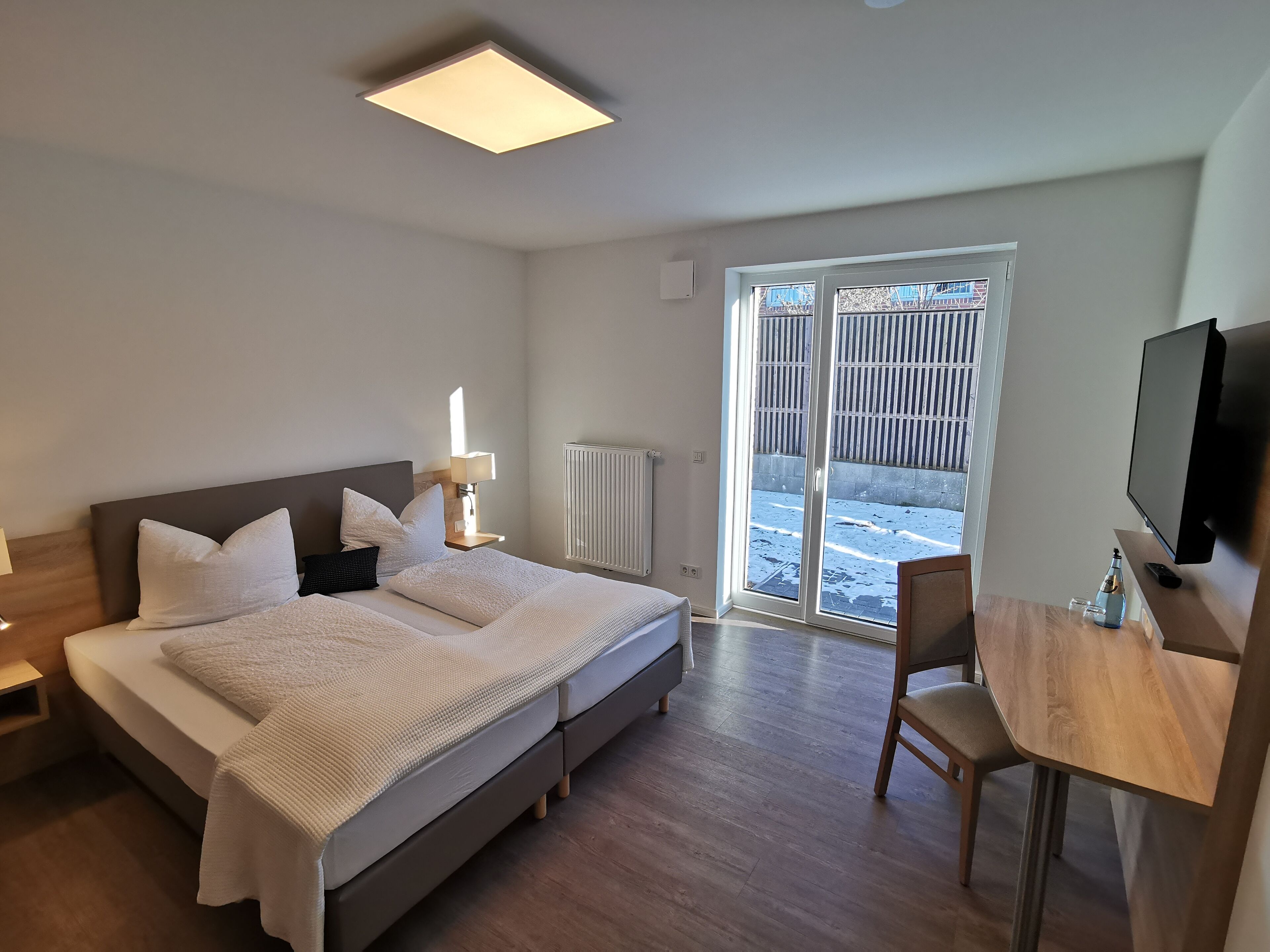 Family Room, Roll-in Shower | Desk, laptop workspace, free WiFi