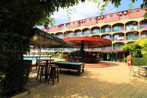 Outdoor dining - MENADA * Jasmiene * Cozy studio (Слънчев бряг)