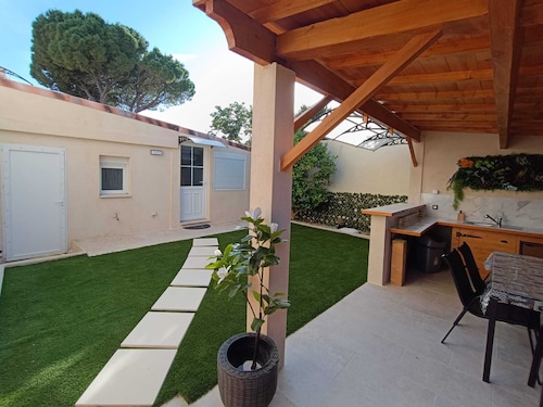 Le kalliste maisonnette 2 steps from the beach 2 terraces Private parking