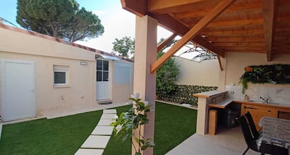 Le kalliste maisonnette 2 steps from the beach 2 terraces Private parking