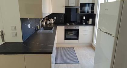 Le kalliste maisonnette 2 steps from the beach 2 terraces Private parking