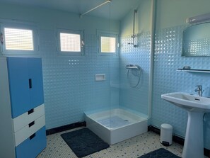 Shower, hair dryer, towels, soap