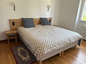 6 habitaciones, tabla de planchar con plancha, wifi y ropa de cama 