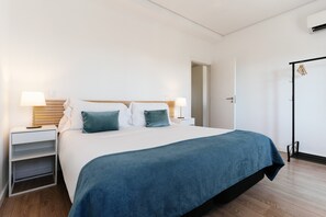 Apartamento | 1 dormitorio y tabla de planchar con plancha