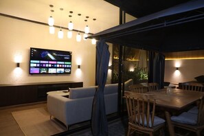 Căn hộ Cao cấp, quang cảnh sân vườn | Khu phòng khách