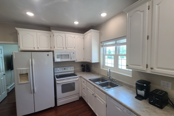 Refrigerador, microondas, horno, placa de cocina