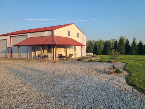 Barndominium Retreat – 8 Min to Grand Park + Big Outdoor Space