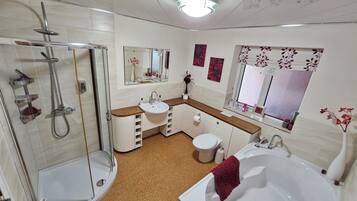 Twin Room, Private Bathroom (Room 2) | Bathroom | Towels
