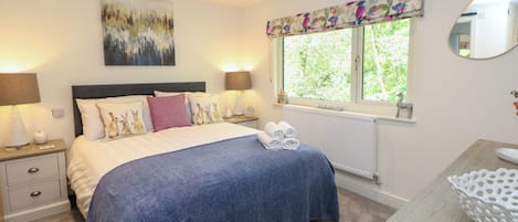 1 Schlafzimmer, individuell dekoriert, individuell eingerichtet