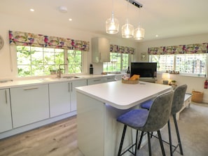 Dishwasher, cookware/dishes/utensils