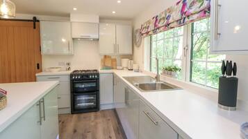 Opvaskemaskine, køkkentøj/tallerkener/redskaber