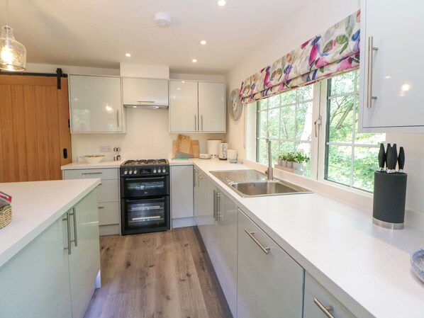 Dishwasher, cookware/dishes/utensils