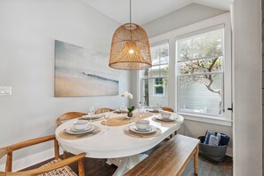 Casa, várias camas, varanda, vista para o jardim (293 Morgans Trail | Aquamarine) | Opções para refeição