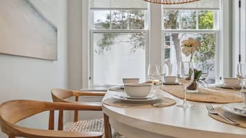 Casa, várias camas, varanda, vista para o jardim (293 Morgans Trail | Aquamarine) | Opções para refeição