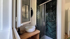 Shower, hair dryer, towels - VILLA in a green setting, heated swimming pool 3 minutes from the beach (LEGE CAP FERRET)