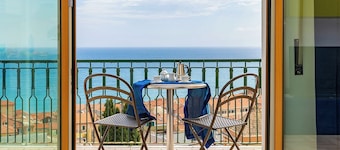 La Casa Nel Blu - Sea View and Private Parking