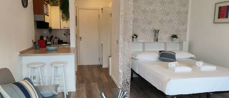 Studio, 1 Double Bed, Mountain View | Living area | 43-inch Smart TV with digital channels