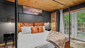 5 bedrooms, iron/ironing board, free WiFi, bed sheets