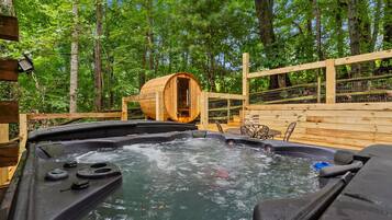 Outdoor spa tub