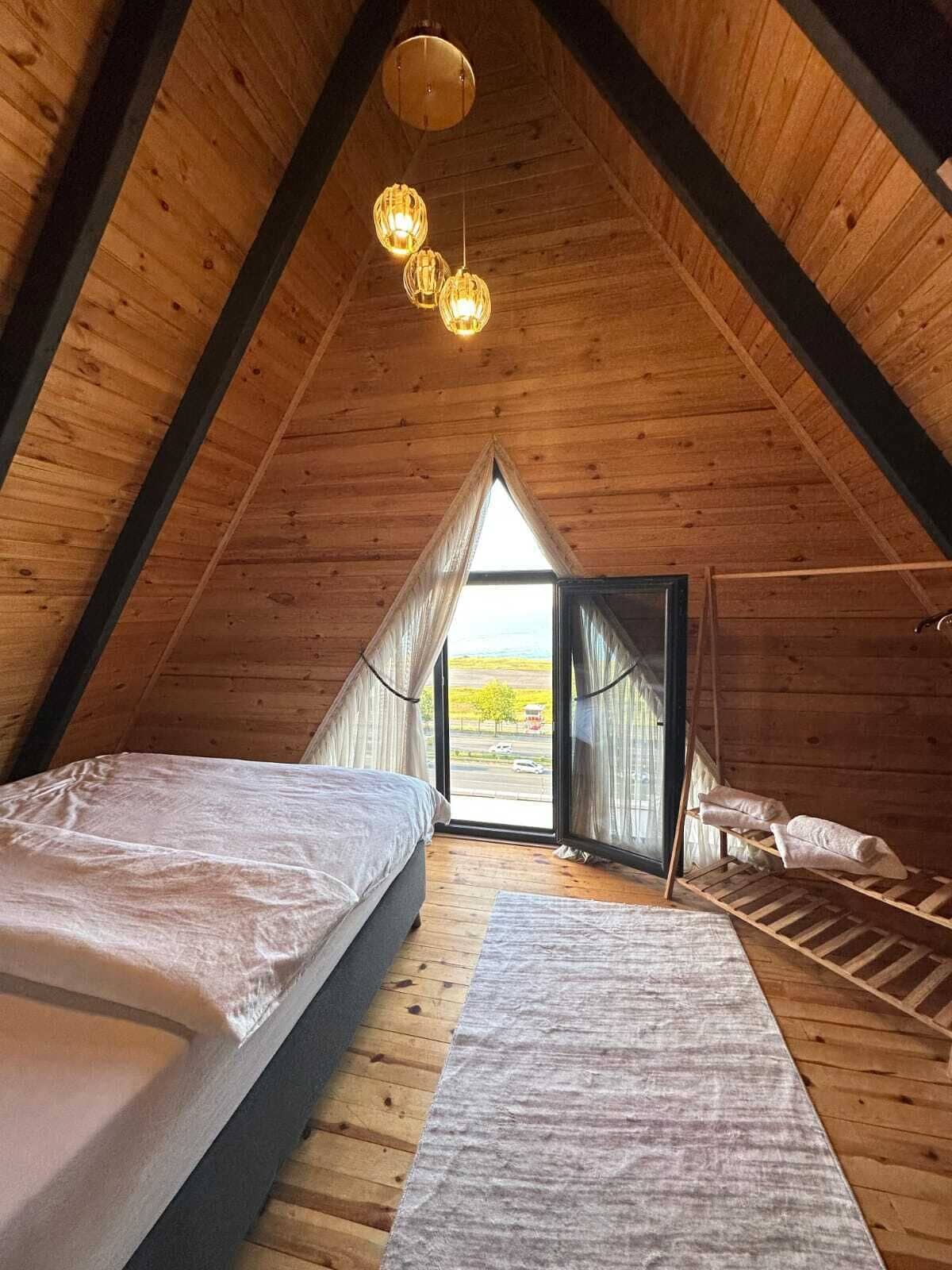 Laptop workspace, iron/ironing board, free WiFi