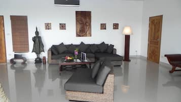 Villa, 2 Bedrooms, Smoking, Private Pool | Living room