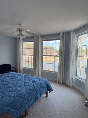 4 habitaciones, tabla de planchar con plancha, wifi y ropa de cama 