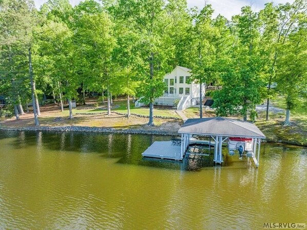 Property grounds - Waterfront Oasis
Waterfront 4-bedroom home with dock in a no-wake zone! (Henrico)