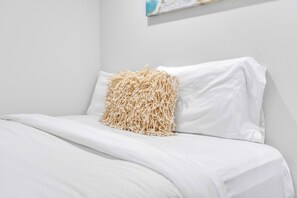 1 bedroom, desk, free WiFi, bed sheets